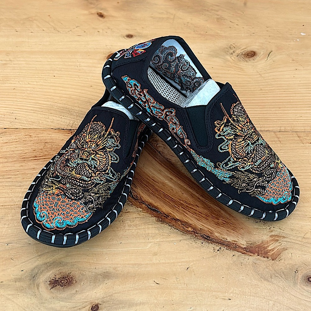 Loong Women Embroidered Flat Shoes